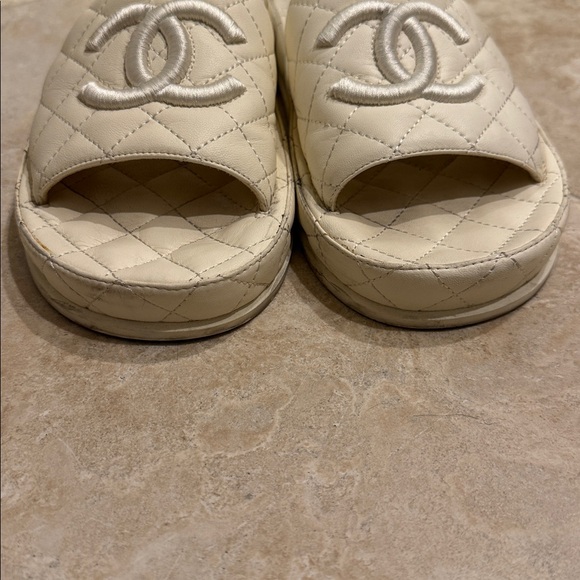 100% AUTHENTIC CHANEL SANDALS - Picture 12 of 14